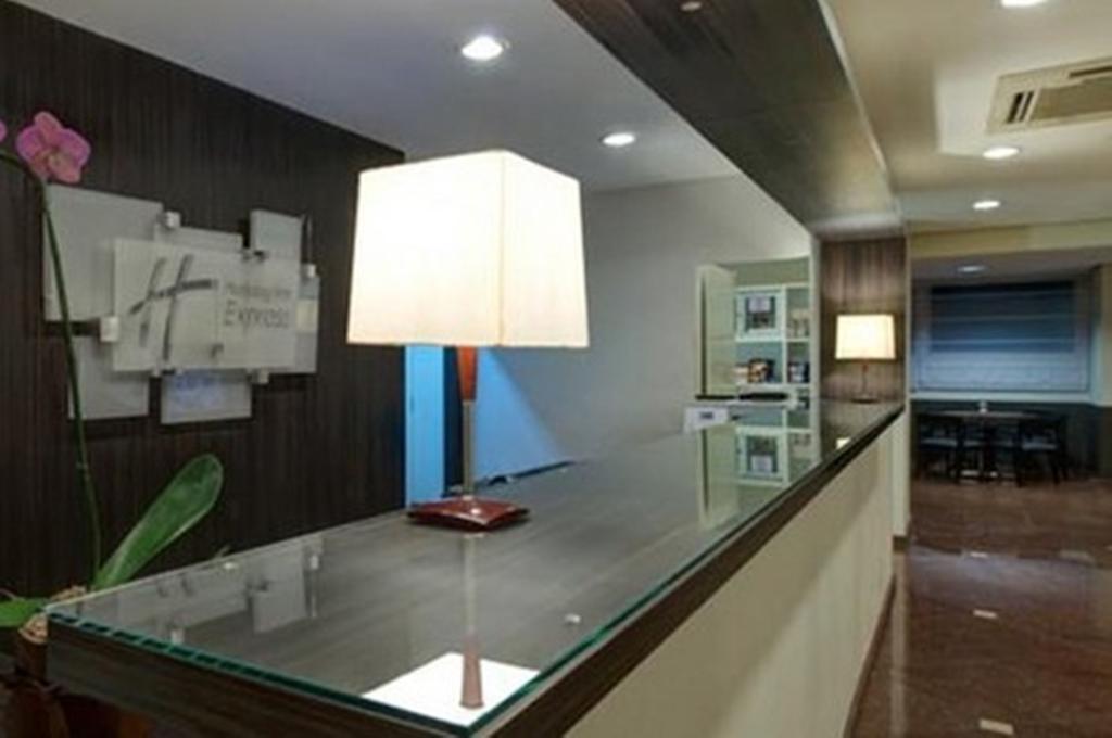 Holiday Inn Express Avenida Sumare San Paolo Esterno foto
