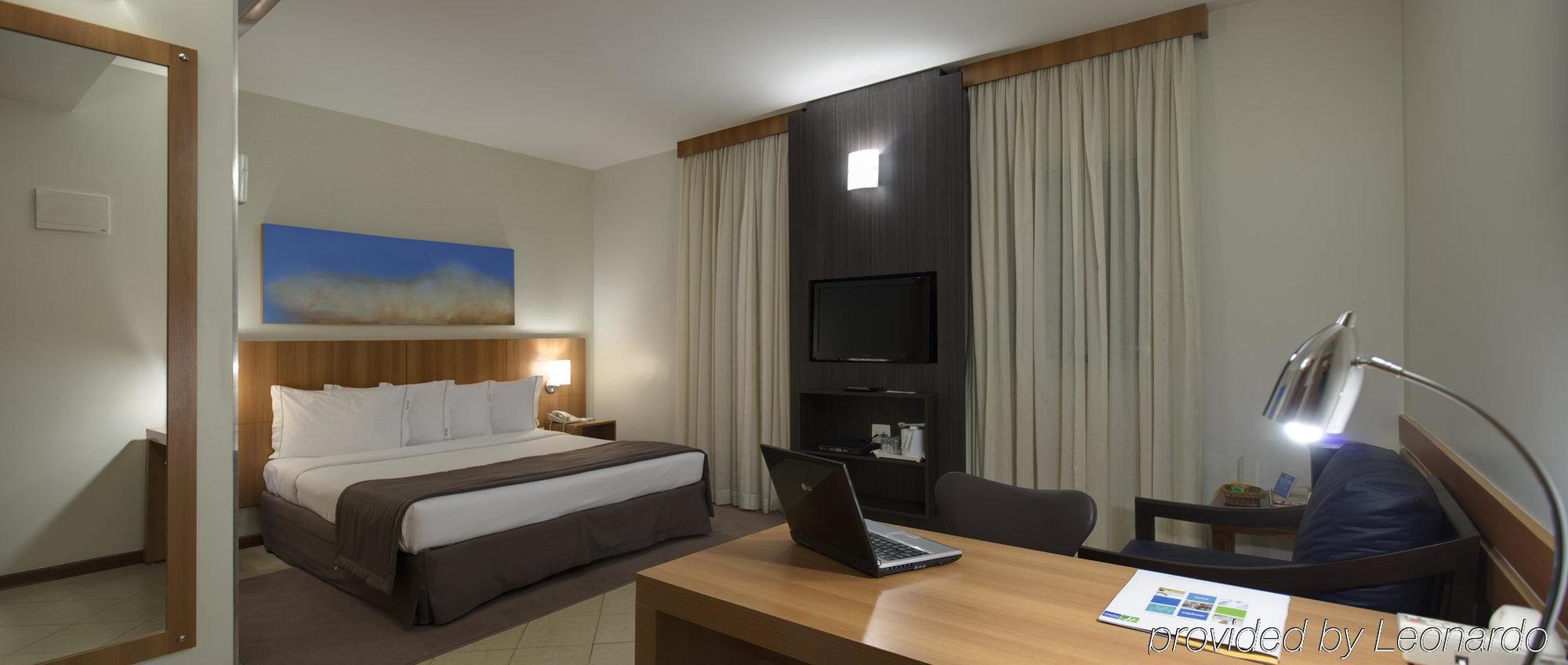 Holiday Inn Express Avenida Sumare San Paolo Esterno foto