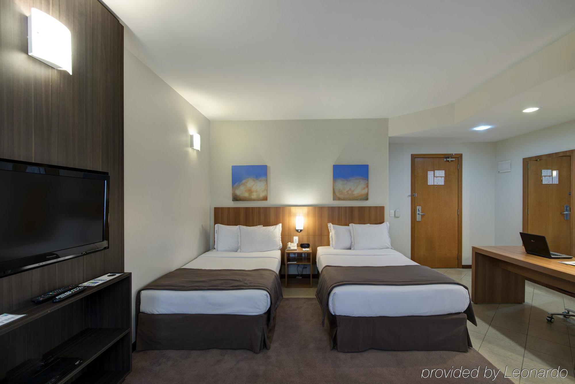 Holiday Inn Express Avenida Sumare San Paolo Esterno foto