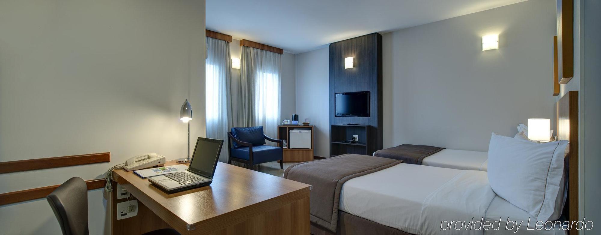 Holiday Inn Express Avenida Sumare San Paolo Esterno foto