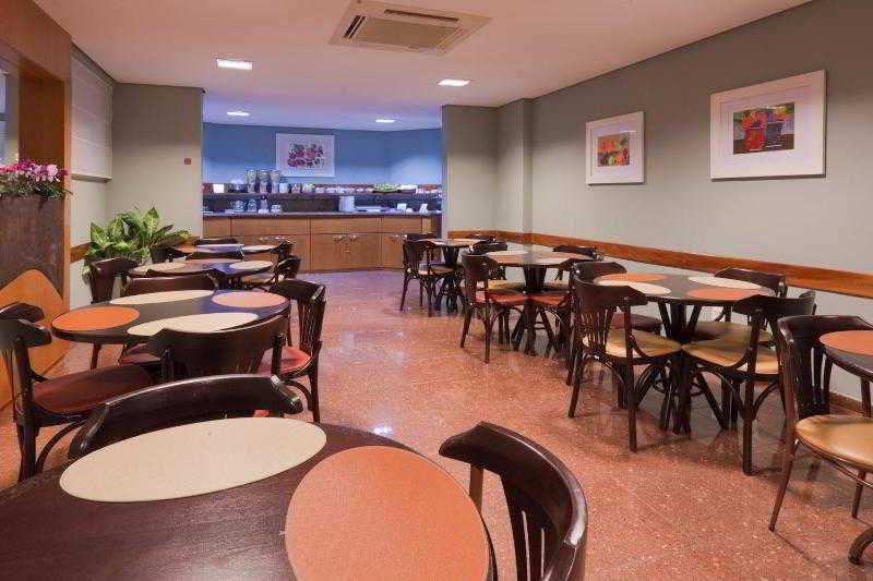 Holiday Inn Express Avenida Sumare San Paolo Esterno foto